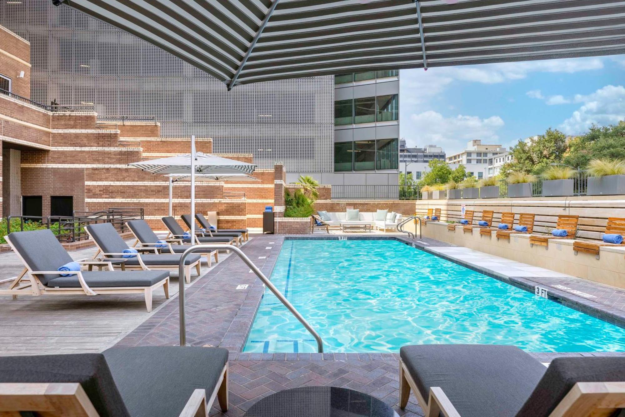 Doubletree Suites By Hilton Austin Downtown Capitol Εξωτερικό φωτογραφία