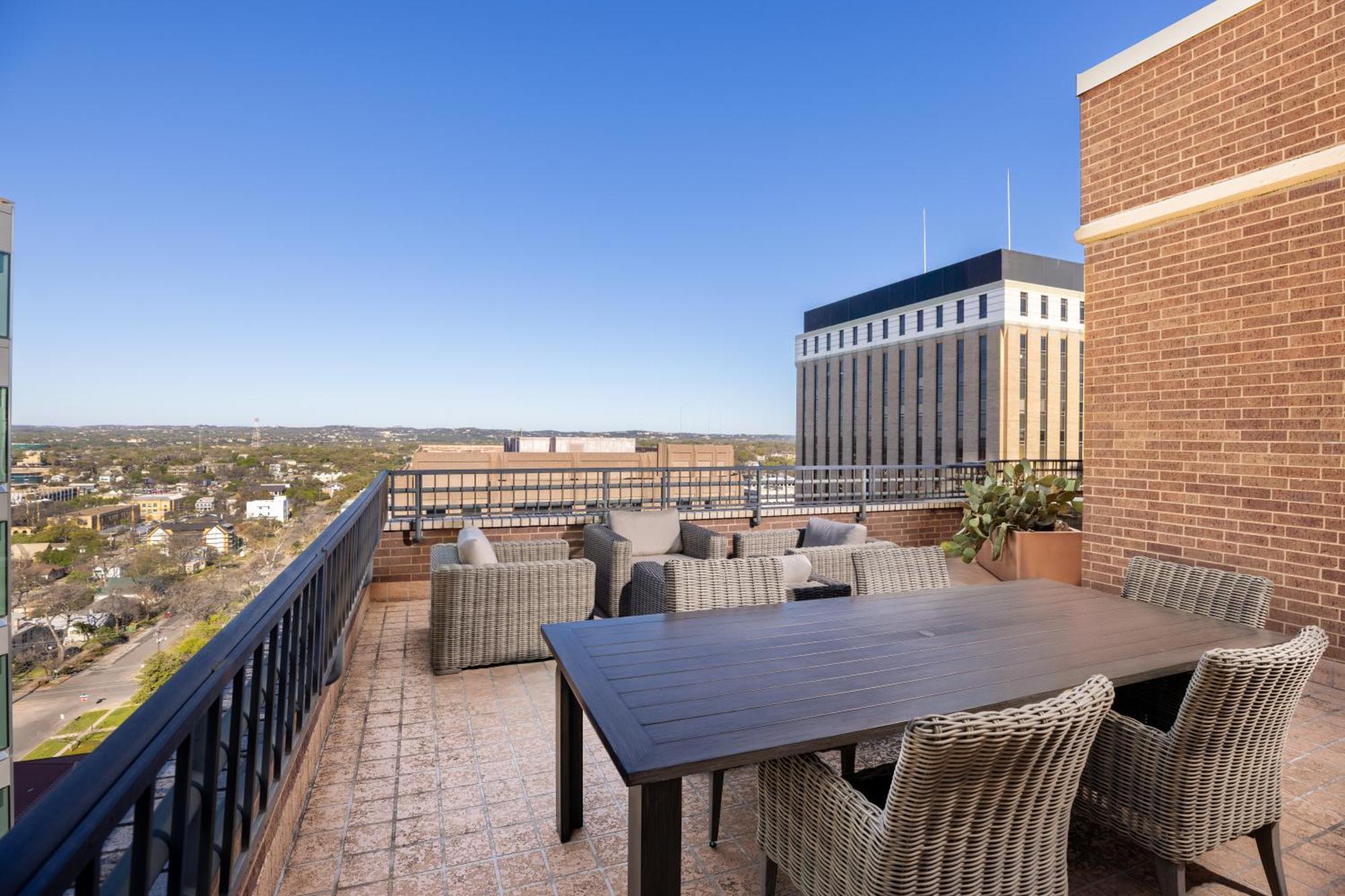Doubletree Suites By Hilton Austin Downtown Capitol Εξωτερικό φωτογραφία